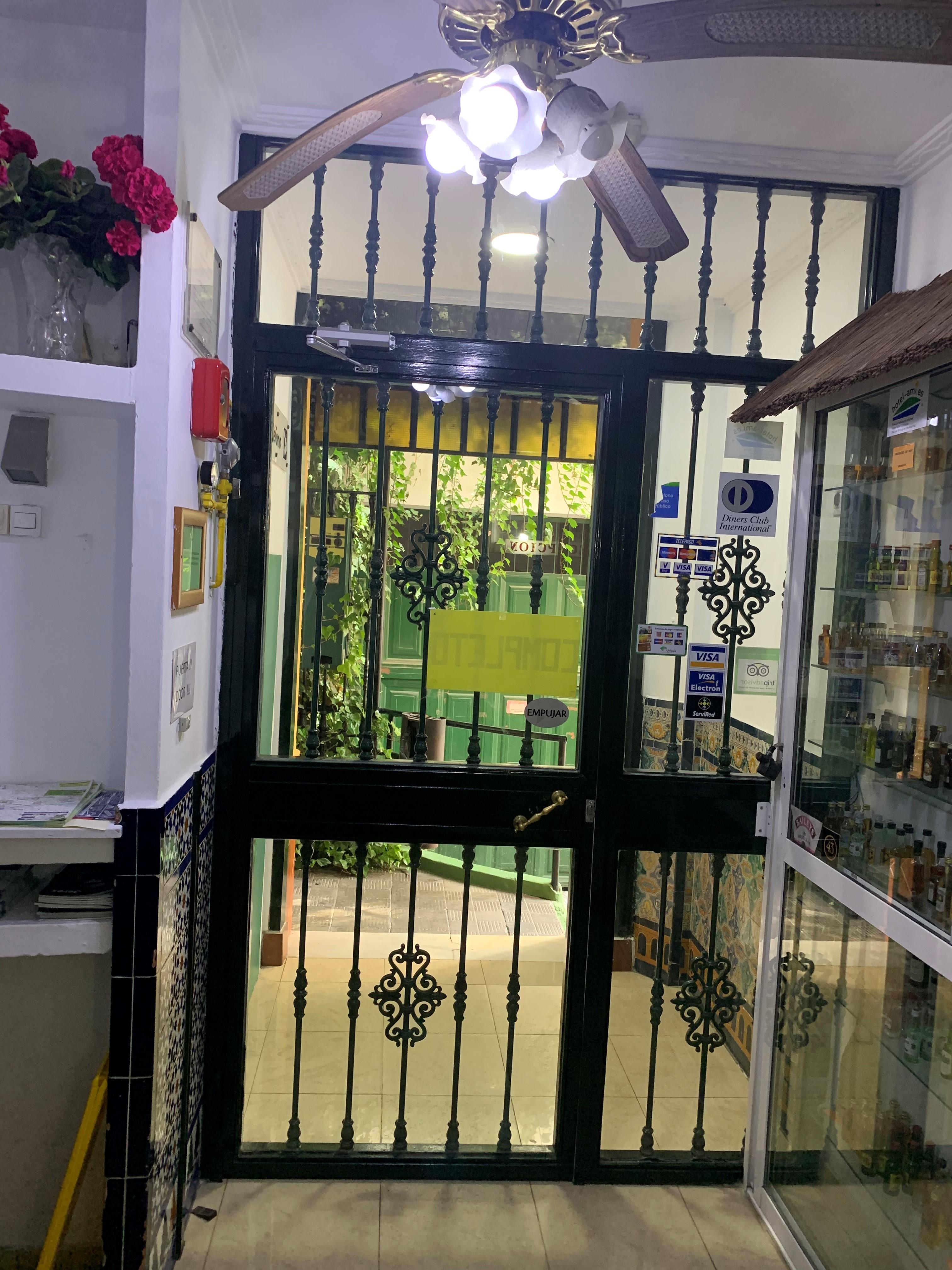 Hostal Alcobia Севілья Екстер'єр фото