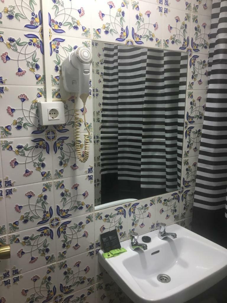 Hostal Alcobia Севілья Екстер'єр фото