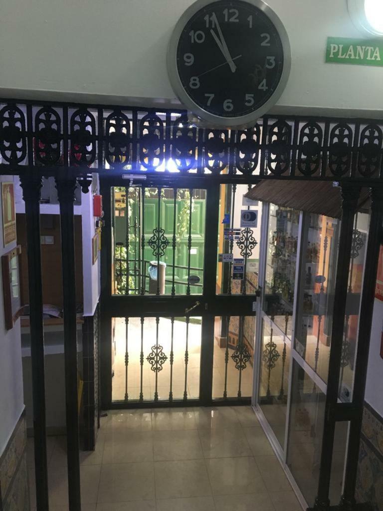 Hostal Alcobia Севілья Екстер'єр фото