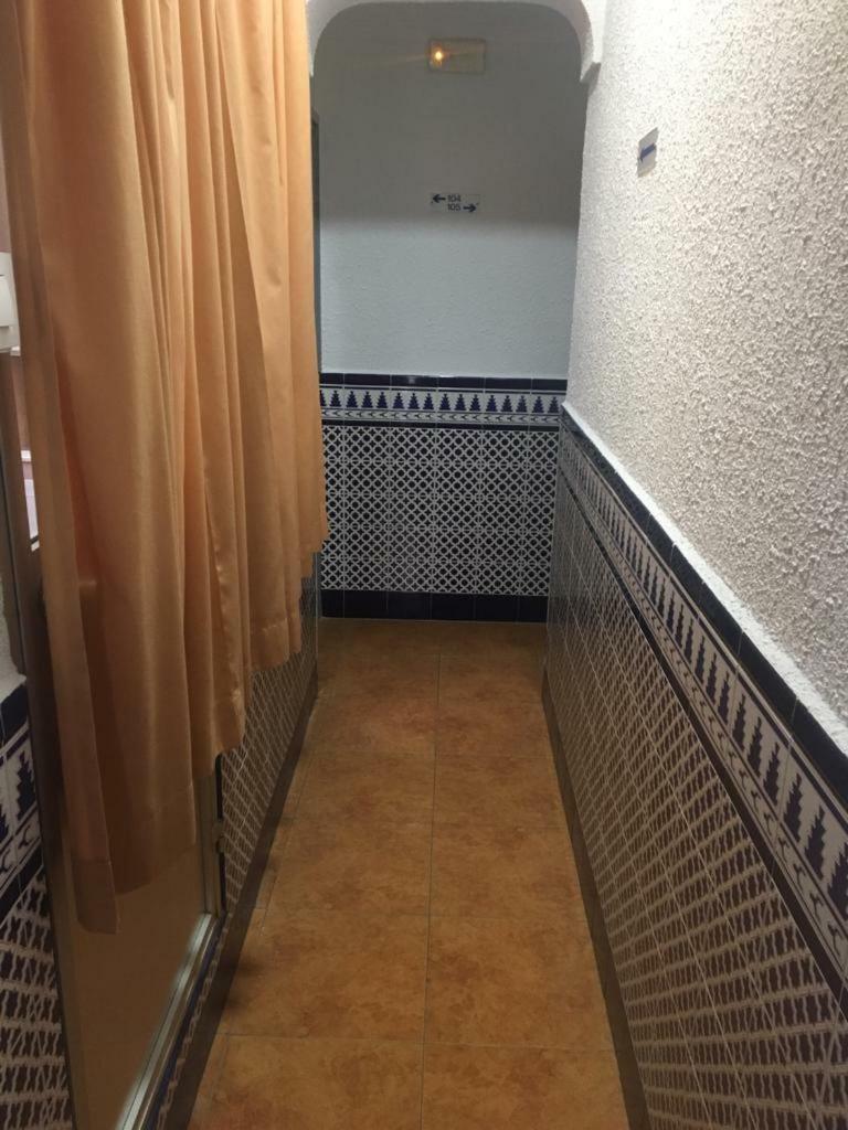 Hostal Alcobia Севілья Екстер'єр фото