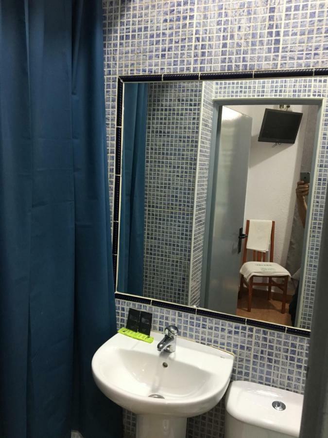 Hostal Alcobia Севілья Екстер'єр фото