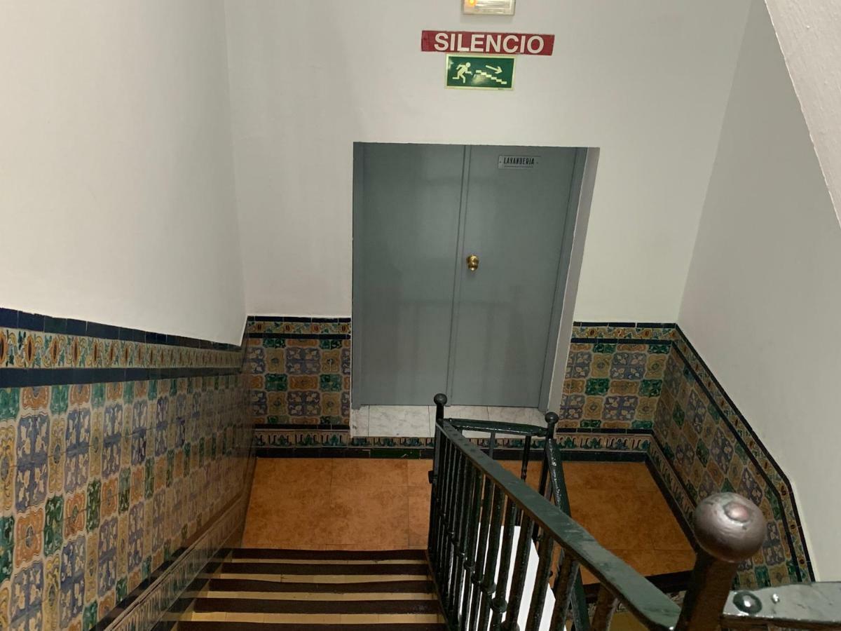Hostal Alcobia Севілья Екстер'єр фото